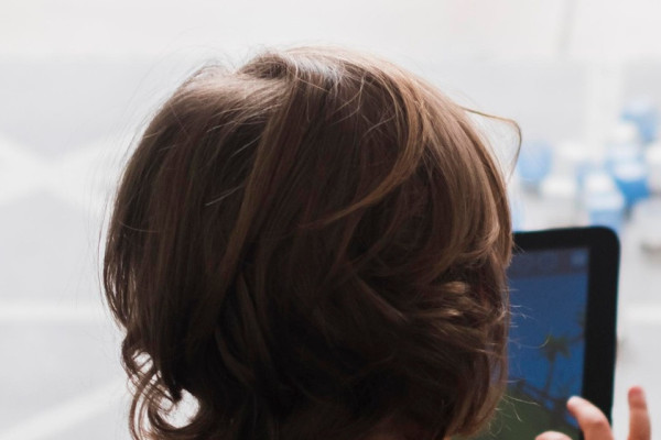 बालबालिकालाई सामाजिक सञ्जालमा पूर्ण प्रतिबन्ध लगाउने तयारी